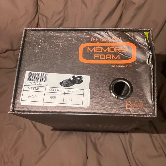 bernie mev. Black and Gray Strappy Sandals - Picture 3 of 4